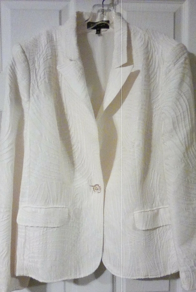 Women's Escada Textured Blazer Cream - Picture 2 of 10